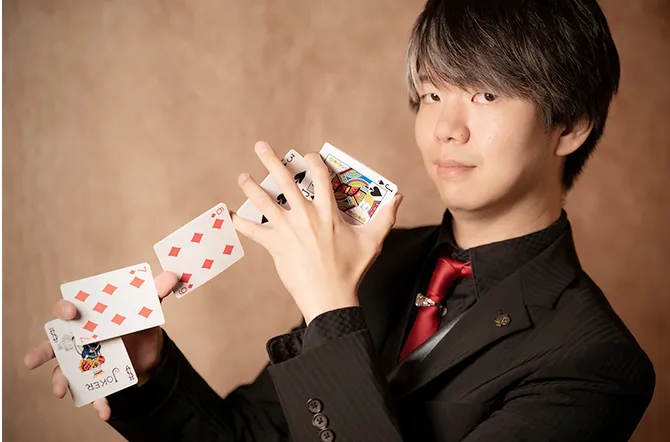 屋形船オプションのマジシャンの写真