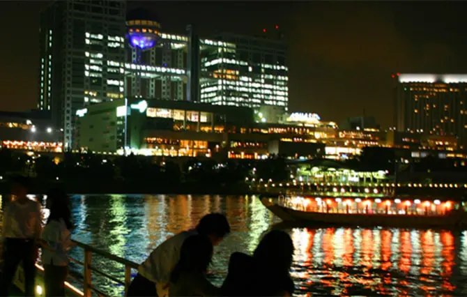 屋形船とお台場の夜景