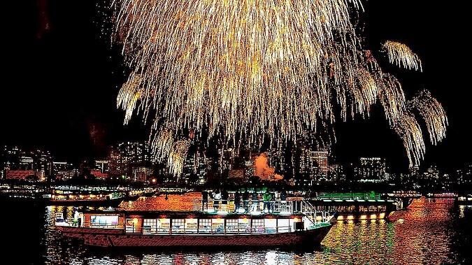 屋形船　隅田川　花火大会